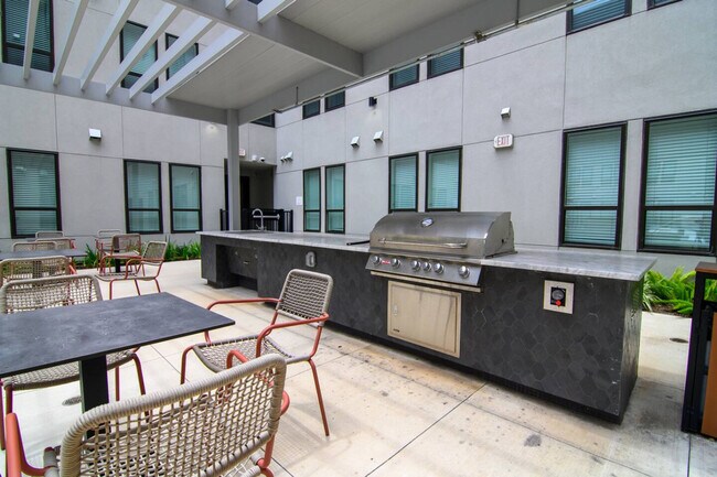 Building Photo - 4204 Greeley St