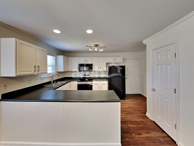 Building Photo - 1606 Harrison Way