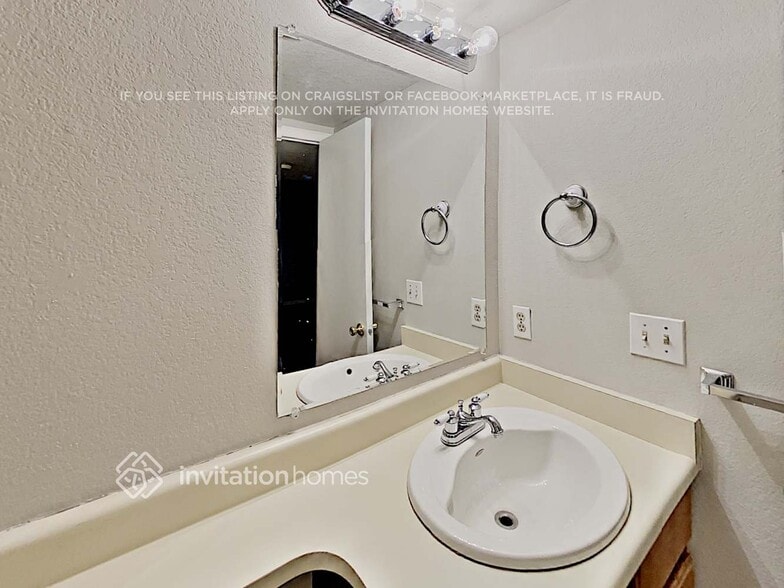 Building Photo - 18923 E Carmel Dr