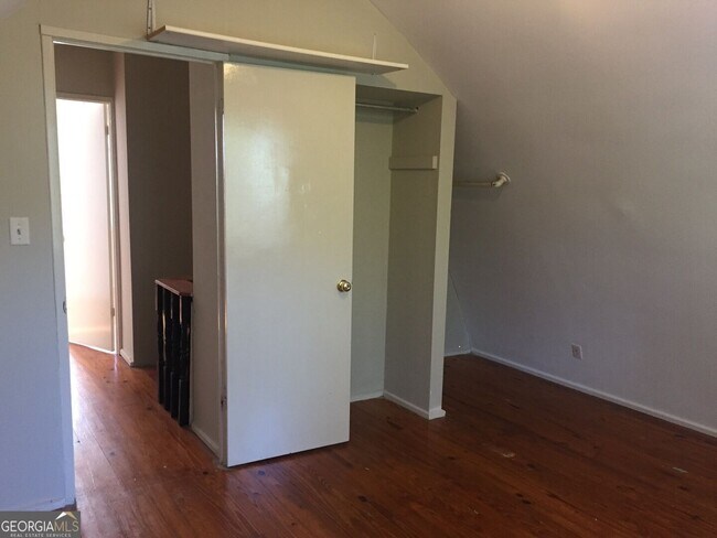 Building Photo - 1453 S Barnett Shoals Rd