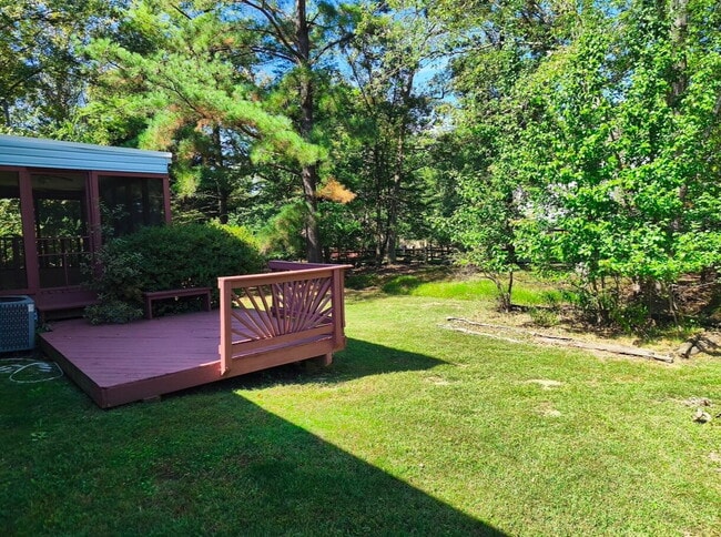 Building Photo - Inviting Townhome in Sterling with Spaciou...