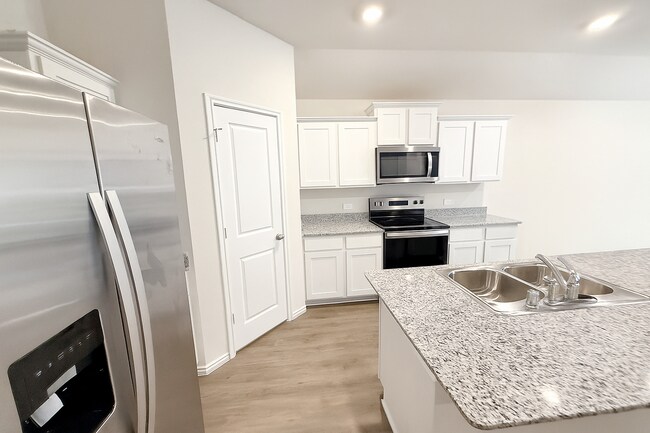 Building Photo - 4/2 in Sweetwater Springs Community, Sherman