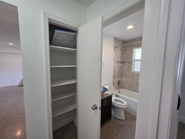 Building Photo - 159 Ave