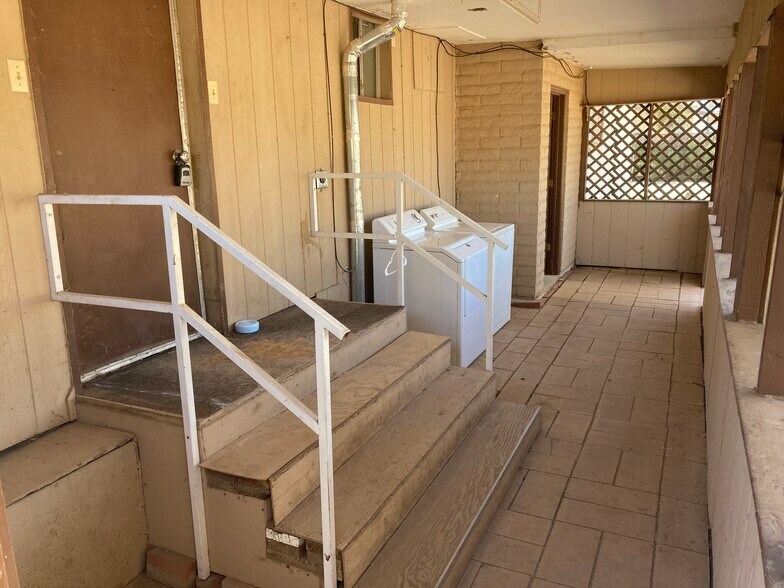 outdoor laundry - 5400 W Calle Cayeus