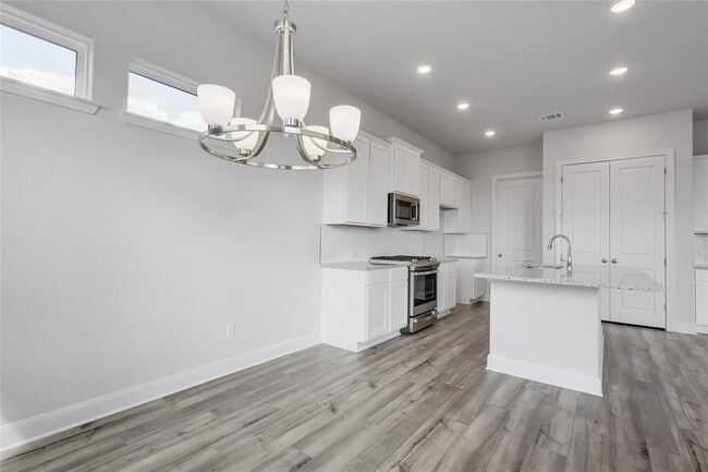 Building Photo - 112 Revere Dr