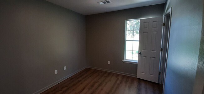 Building Photo - 426 Summer Dr
