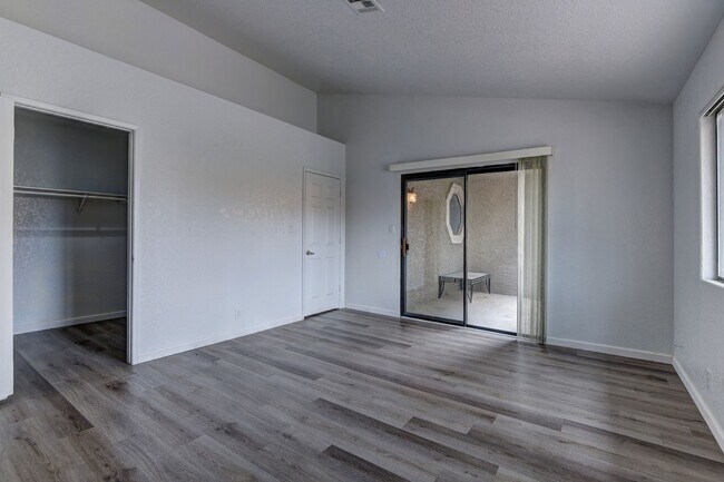 Building Photo - 5056 S Rainbow Blvd