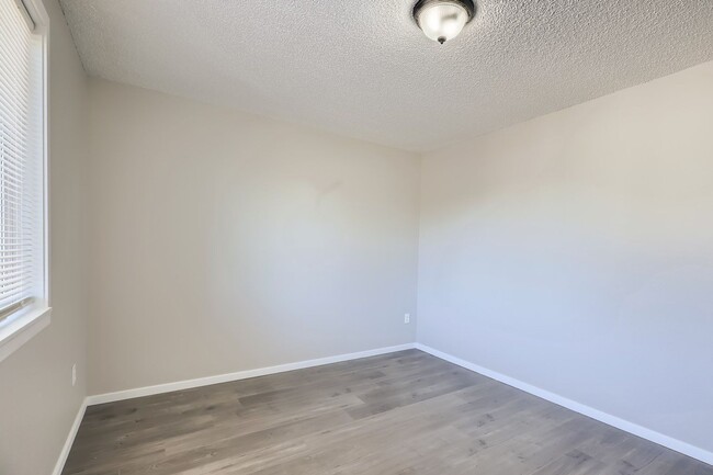 Building Photo - 209 E 36th St