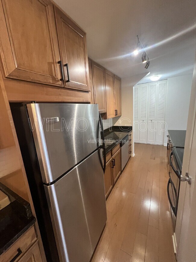 Building Photo - 3965 N Meridian St