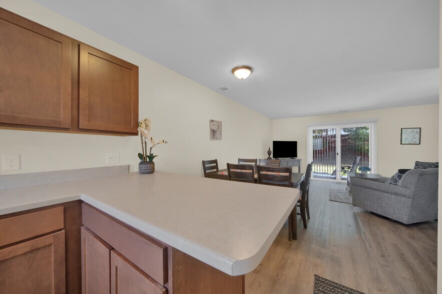 Building Photo - 3843 Vale Dr
