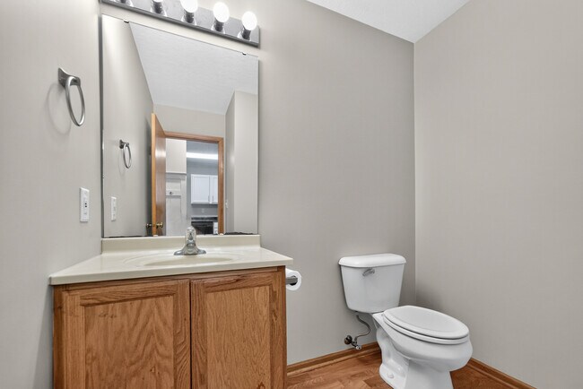 Building Photo - 1110 Rose Dr