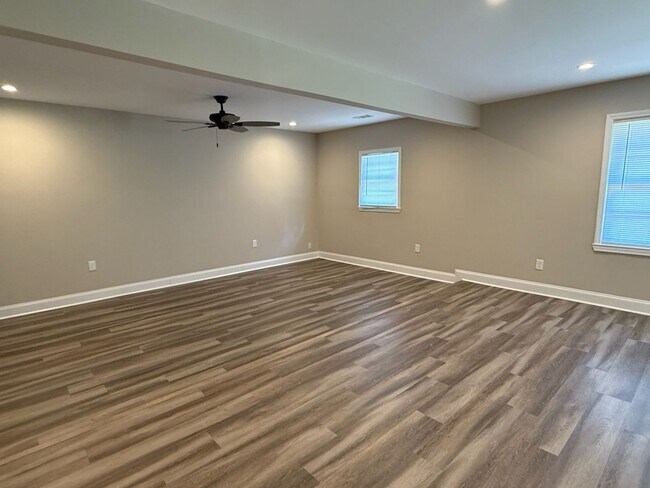 Building Photo - Charming 4 Bedroom Home located in Histori...
