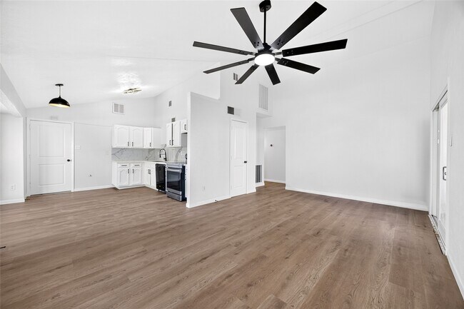 Building Photo - 24114 4 Sixes Ln