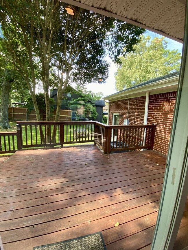Building Photo - Beautiful Elizabeth River Home