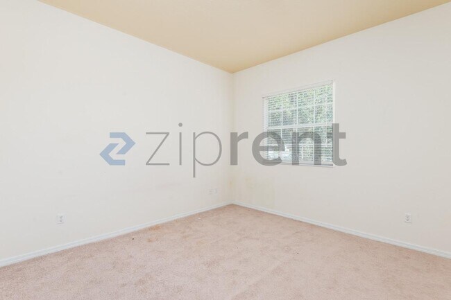Building Photo - Unit