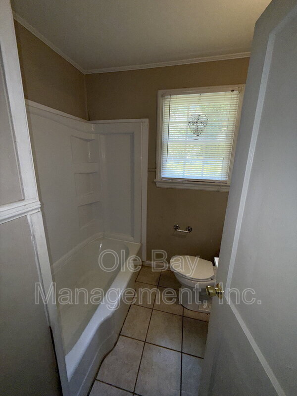 Building Photo - 5175 Brentwood Ln