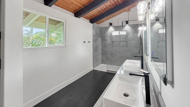 Building Photo - 603 Pila Pl