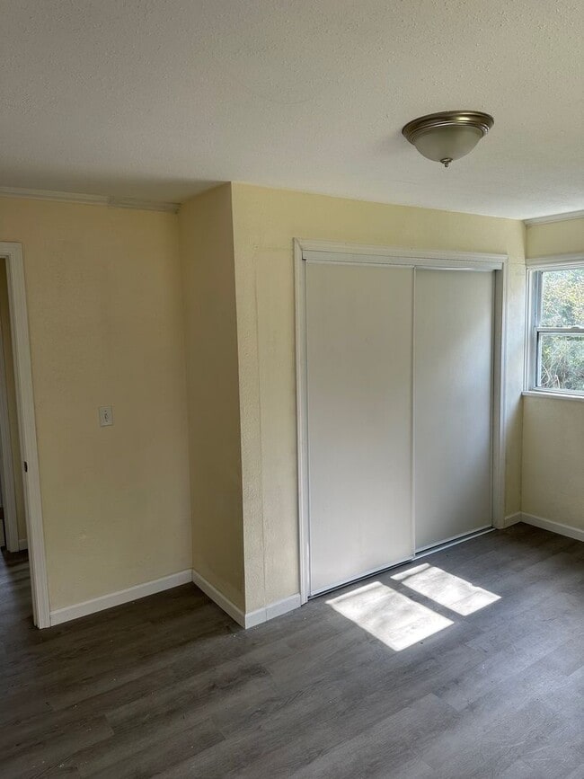 Building Photo - North Gate - Cozy 2 bed/ 1 bath house with huge front/back yard!