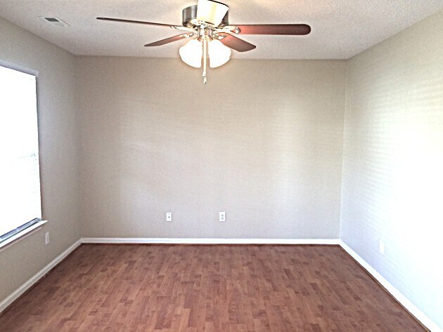 Building Photo - 208 Julian Pond Ln