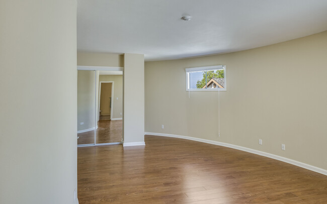 Building Photo - Beautiful Redondo Beach Townhouse
