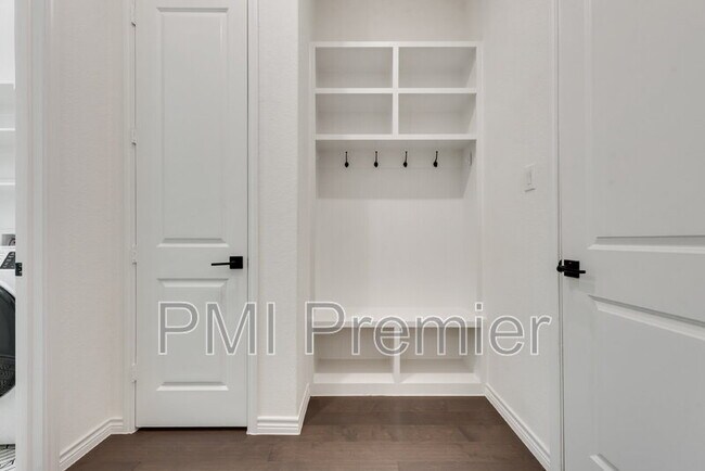 Building Photo - 2901 Little Wonder Ln