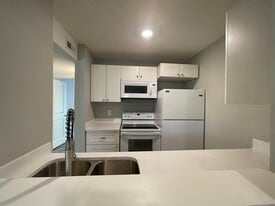 Building Photo - 210 Mt Hope Ct
