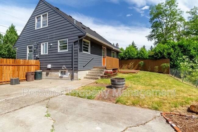 Building Photo - 4313 NE Valley View Ln
