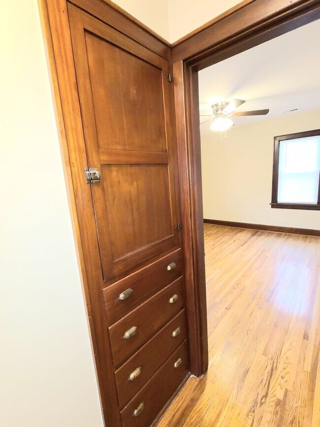 Building Photo - 34 W Tulane Rd