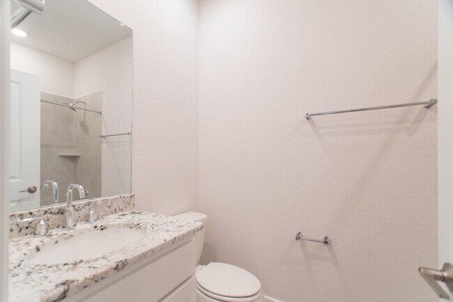 Building Photo - 11 Mariposa Wds Dr