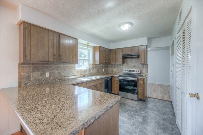Building Photo - 25634 Chestnut Ln