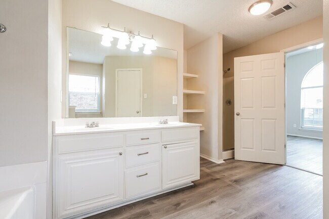 Building Photo - 7110 Myna Dr