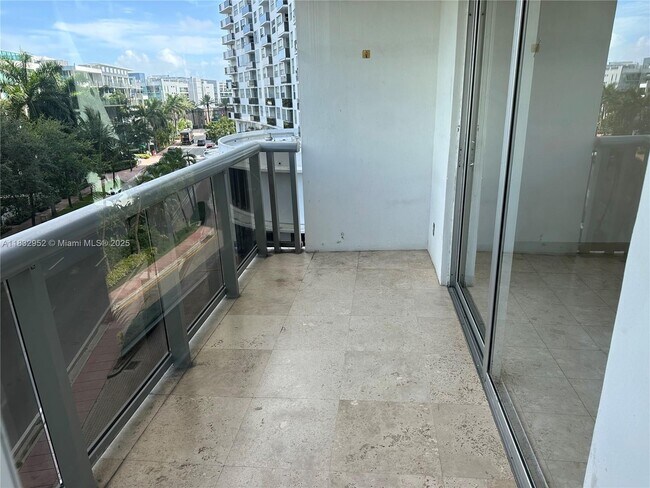 Building Photo - 6039 Collins Ave