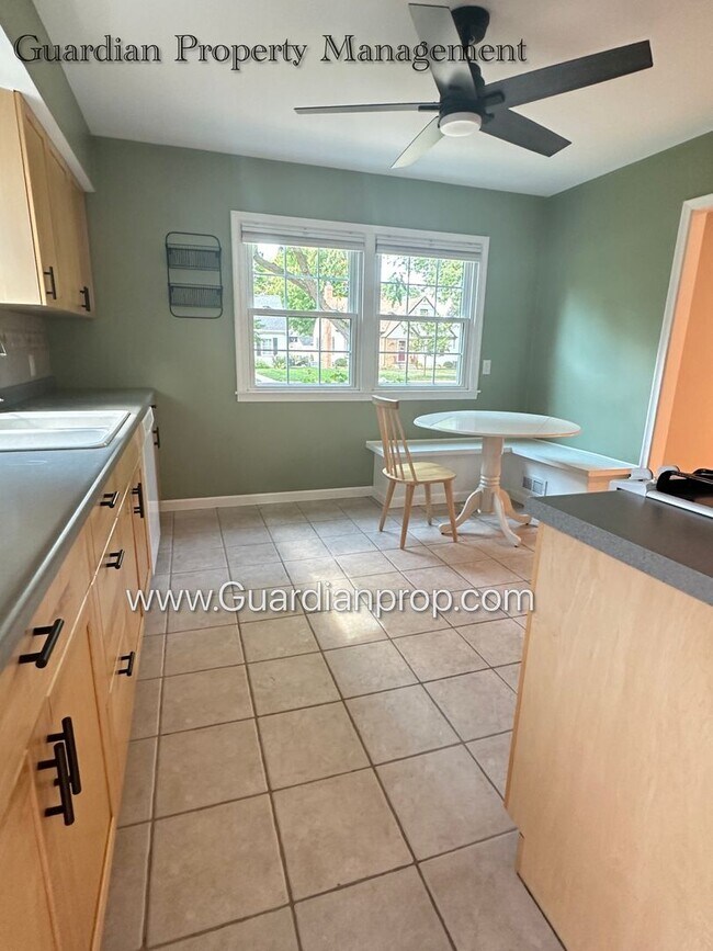 Building Photo - Richfield Single Family Home, Fenced Yard,...