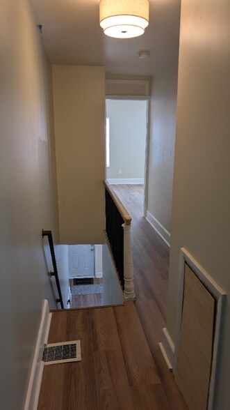 Building Photo - 202 Cherry St