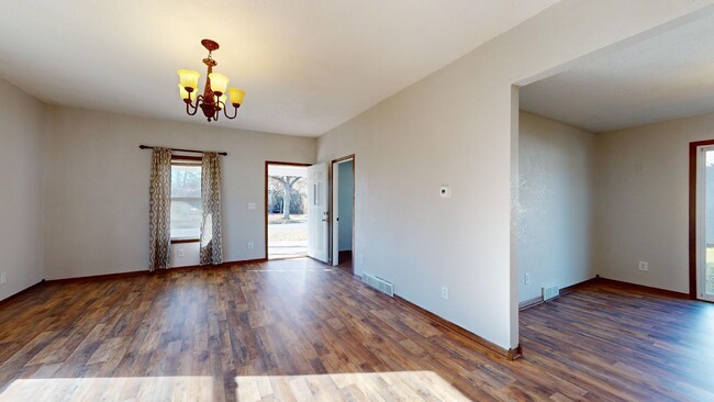 Building Photo - AVAILABLE DECEMBER 16th! Large 4 Bedroom H...