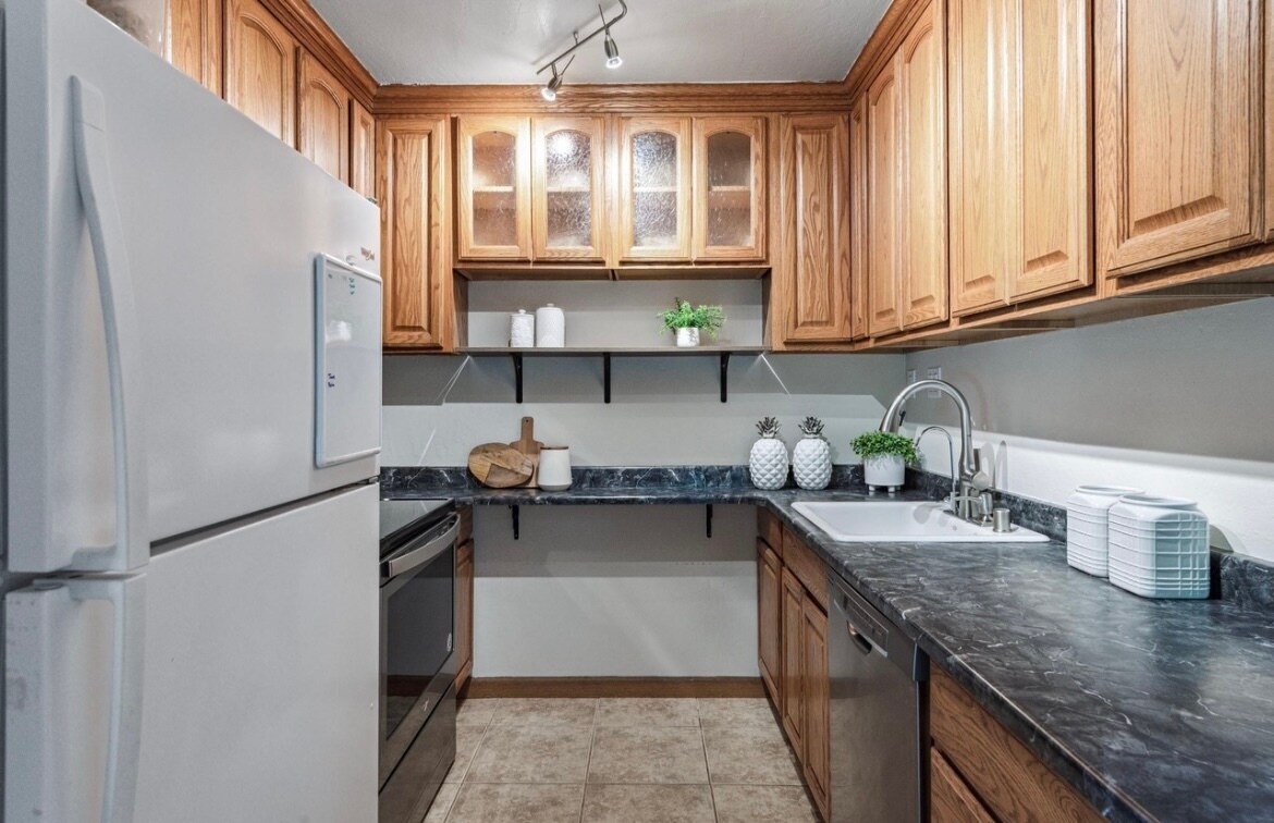 Building Photo - 2724 Oak Rd