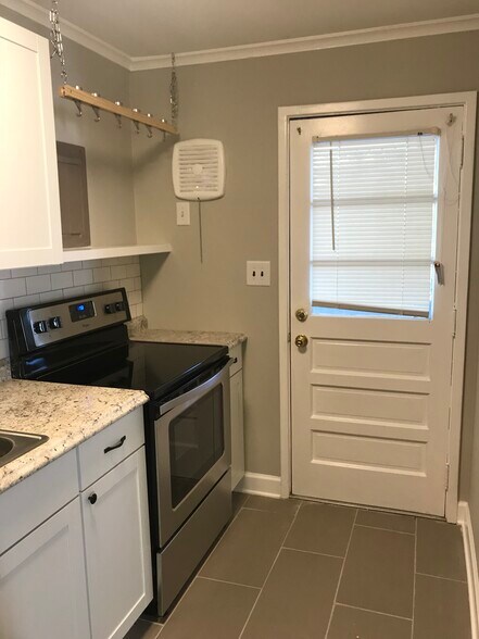 Building Photo - 701 Daniels St