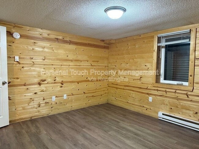 Building Photo - 611 2nd Ave W