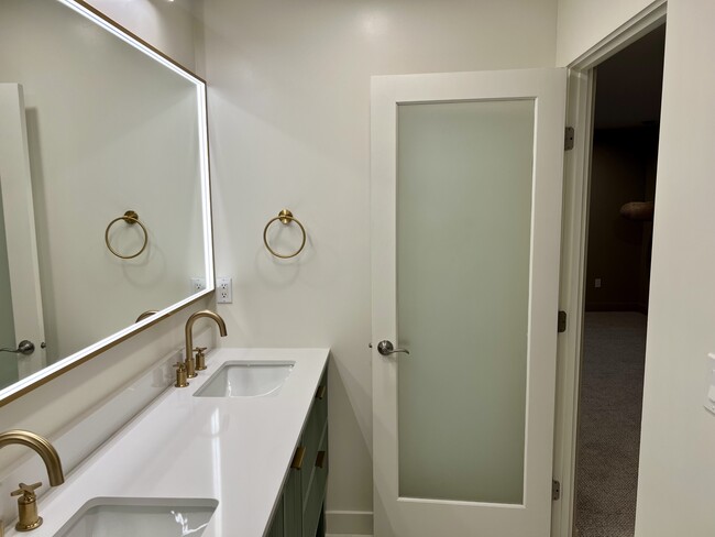 Building Photo - 753 Oak St