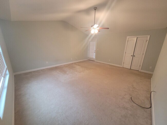 Building Photo - Stunning 4 Bedroom, 2.5 Bath Home Just 3 Blocks to Chesapeake Bay