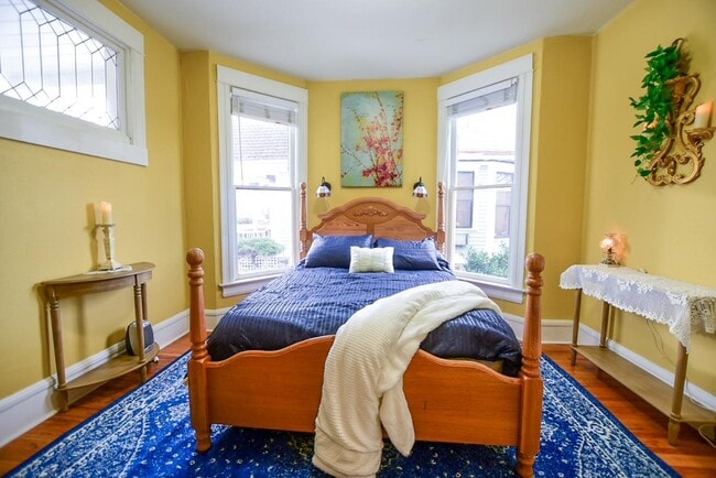 Building Photo - 1316 W Dean Ave