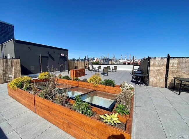 Building Photo - 37-26-3732 32nd St