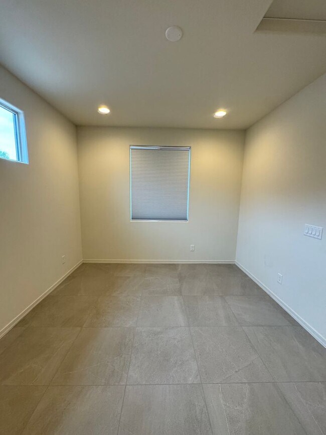 Building Photo - 17156 W Smoketree Dr
