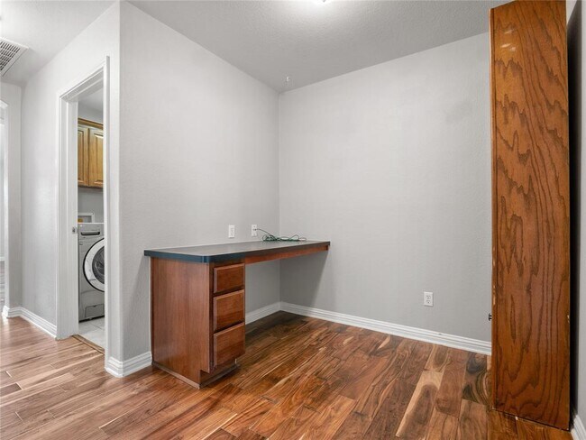 Building Photo - 802 Wood Mesa Dr