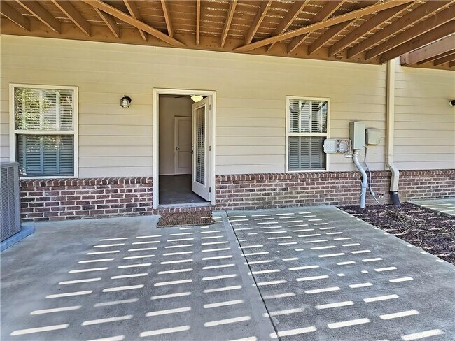 Building Photo - 2142 Coventry Dr