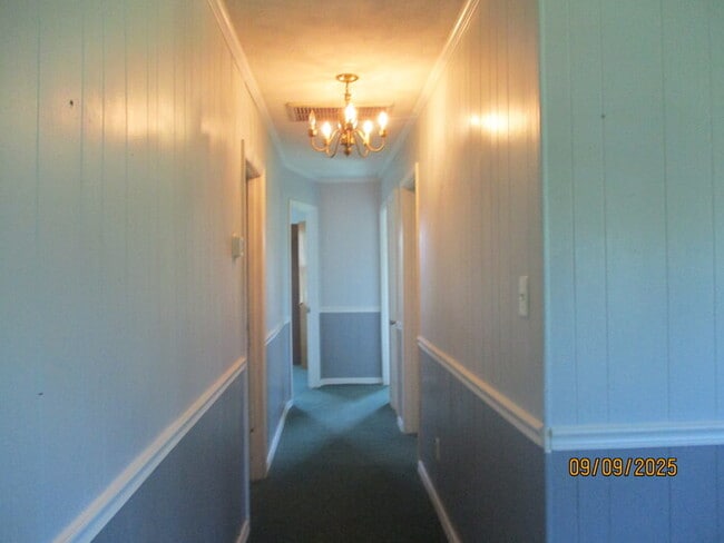 Building Photo - 1040 Hugo Dr
