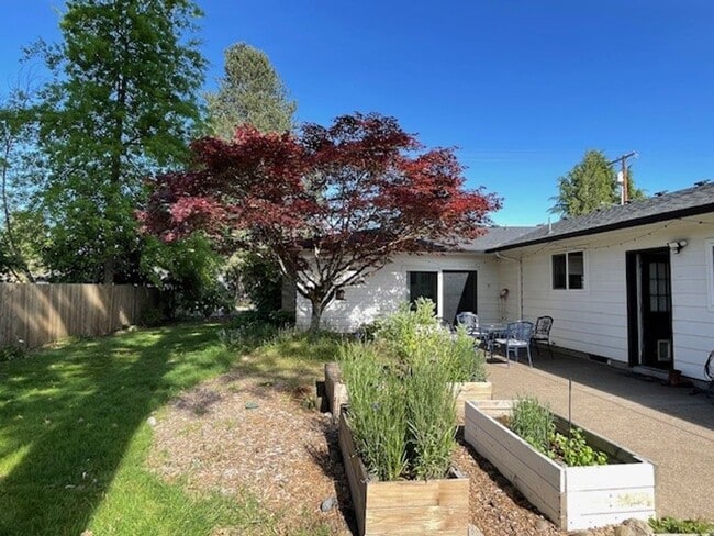 Building Photo - 301 NW 18th Pl