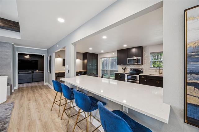 Building Photo - 2833 Meadowbrook Dr