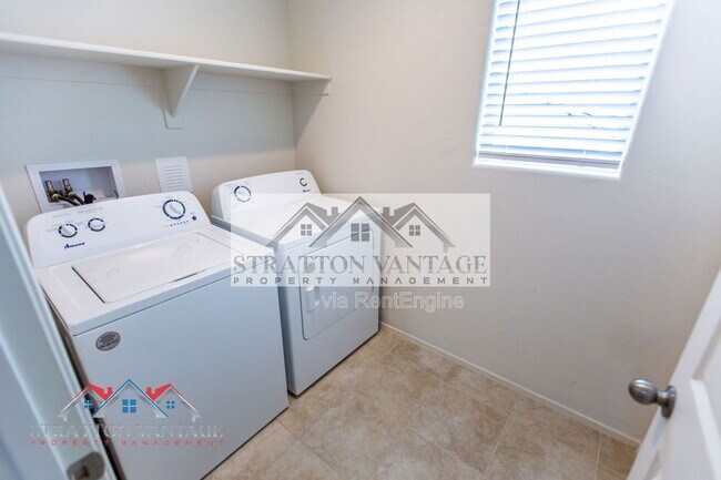 Building Photo - 43620 W Mescal Dr