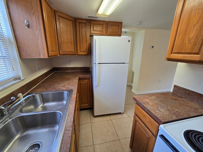 Building Photo - 1 Bedroom 1 Bath duplex